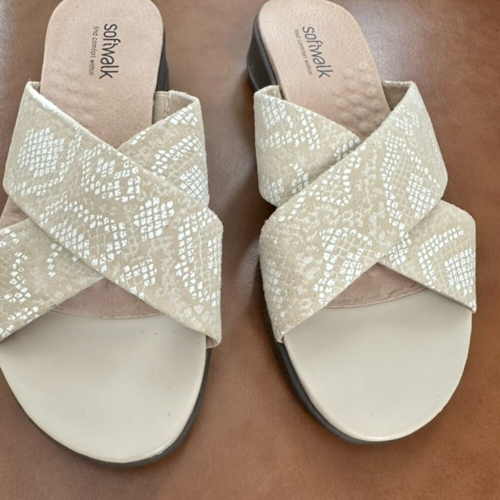 Softwalk Beige Sandals Size 7